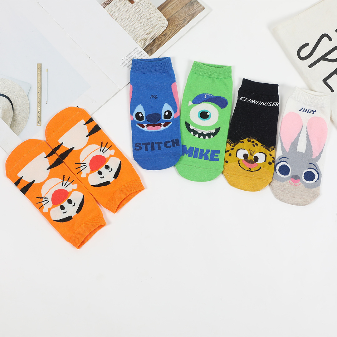Calcetines de comercio exterior nuevos calcetines de dibujos animados lindos calcetines de mujer casuales coreanos calcetines cortos superficiales ventas directas