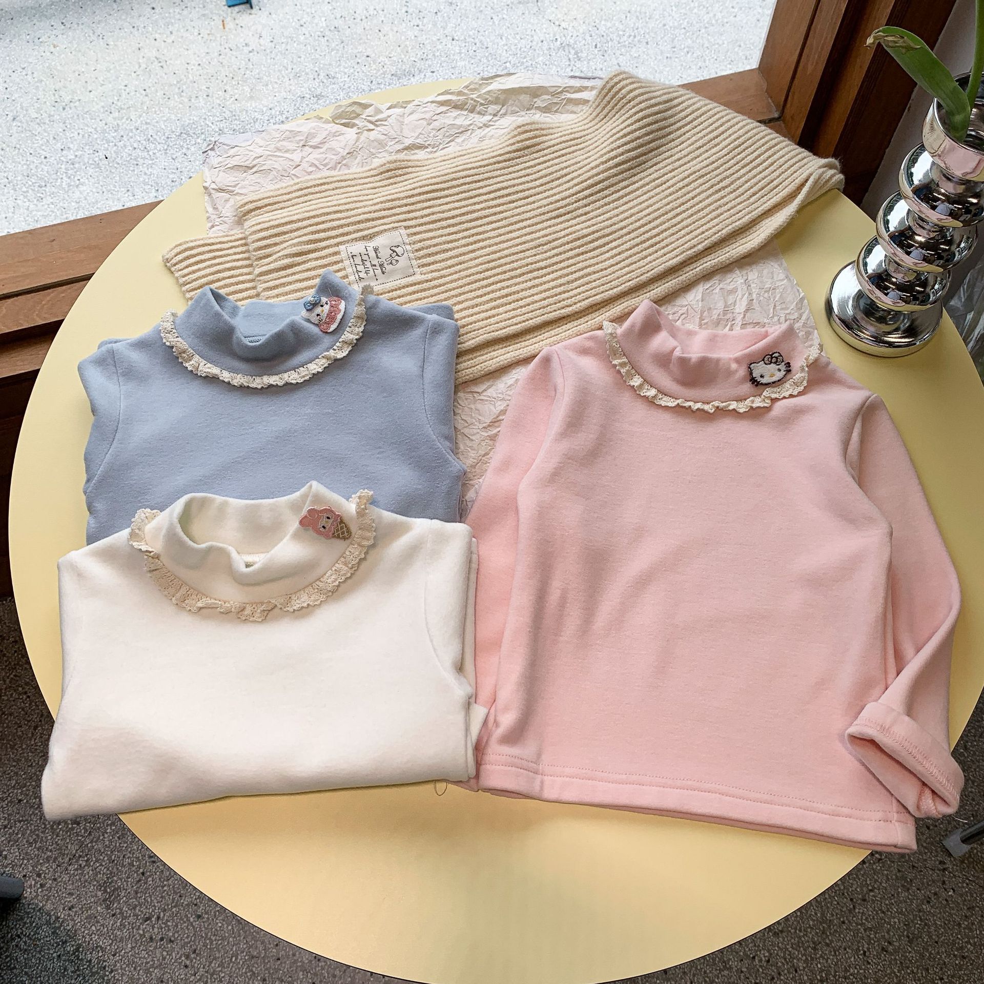 Sugar Pear ropa infantil de niñas camisa de fondo de cuello alto ropa de invierno gruesa 2025 nueva chaqueta de aire extranjero ropa de bebé de niña