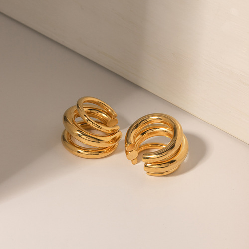 Classic European and American Instagram-style women's minimalist all-match 18K gold stainless steel triple-layer ear clips—elegant, high-end jewelry accessory