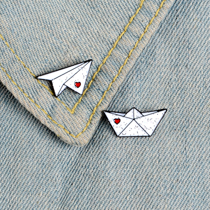 Simple Style Pin Heart Shape Paper Airplane Alloy Stoving Varnish Unisex Brooches display picture 5