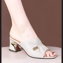 软皮正品粗跟拖鞋女2025夏季新款高档中跟女士凉拖鞋一字拖妈妈鞋