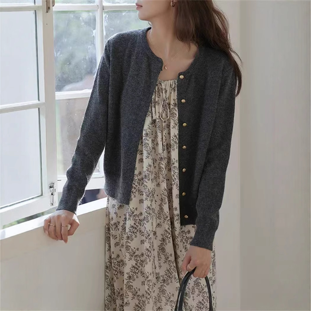 Classic Round-Neck Knit Cardigan – Lightweight Button-Up Sweater (Relaxed Fit, Solid Gray/White/Red/Green, Effortless Layering Staple)_voghion.com