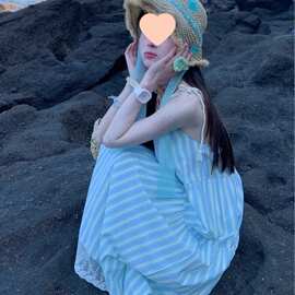 海边度假条纹吊带连衣裙子女2025夏季新款法式气质宽松小个子长裙