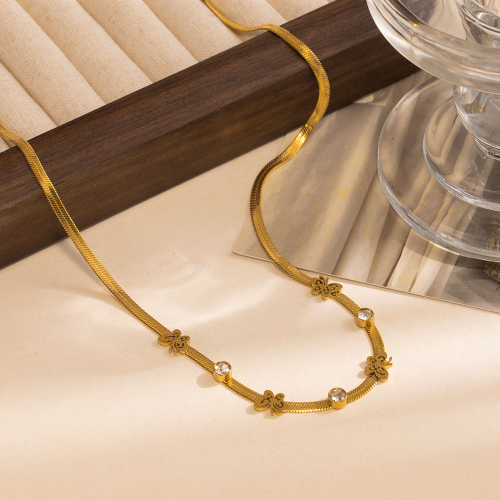 Joyería Al Por Mayor Elegante Mariposa Acero Titanio Enchapado Collar Cadena De Serpiente display picture 3