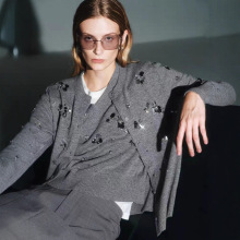 moco 早秋新款元单重工钉钻珠片100全绵羊毛针织背心开衫女