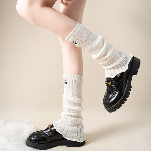 Maillard wears brown embroidered love socks for women in autumn and winter warm knitted wool socks for hot girls to look slim and long