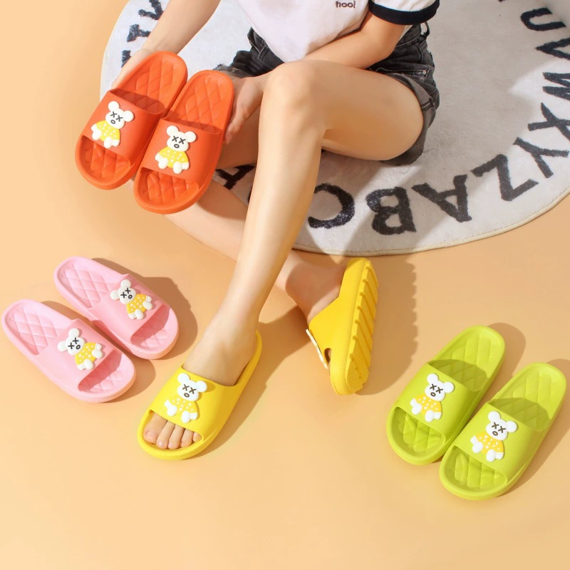 2023 новые тапочки, женские летние Утолщенные мягкие увеличивающие рост Нескользящие сандалии и тапочки, универсальные износостойкие сандалии с героями мультфильмов для верхней одежды
