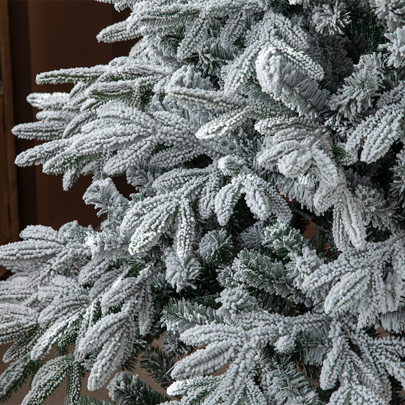 Árbol de Navidad de lujo mixto de PE, cubierto de nieve, decoración de 240 cm para escaparates de centros comerciales.