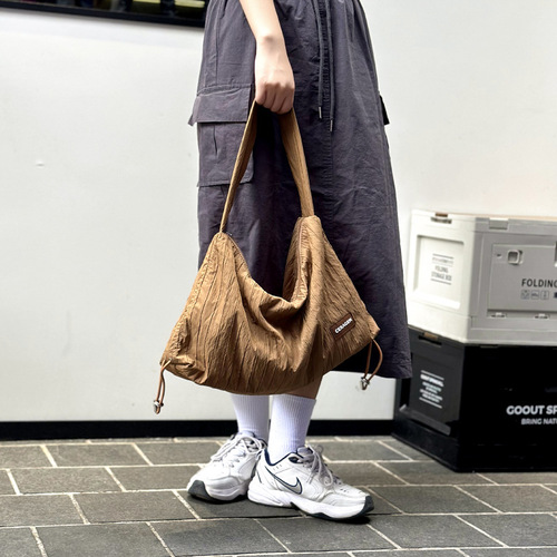 2024 New Summer Bags Women's Ins Pleated Underarm Bag Fashion Commuting Handbag Casual Shoulder Dumpling Bag