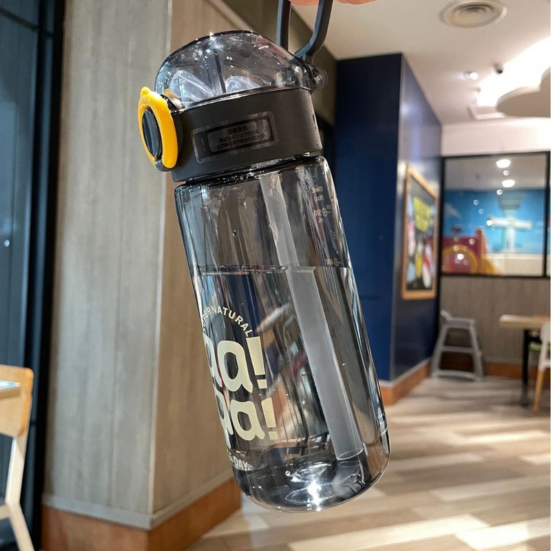 新しいシンプルなスケールロックバックル、持ち上げロープ付きプラスチックストローカップ、落下防止屋外学生男性と女性の屋外プラスチックカップ|undefined