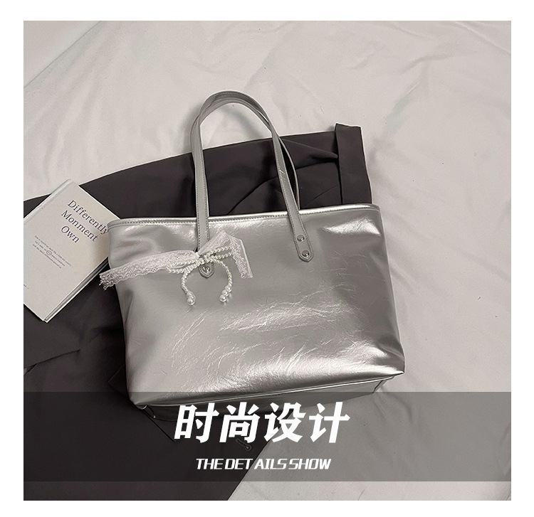 The 2025 summer new stylish and simple tote bag is a casual and trendy large-capacity tote bag with a niche design for women Item Picture