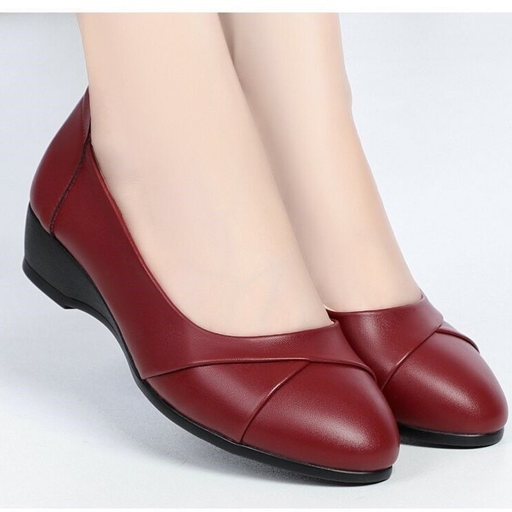 2026 nuevo verano de cabeza redonda zapatos de talón de pendiente de moda universal de trabajo madre zapatos de cuero de mujer