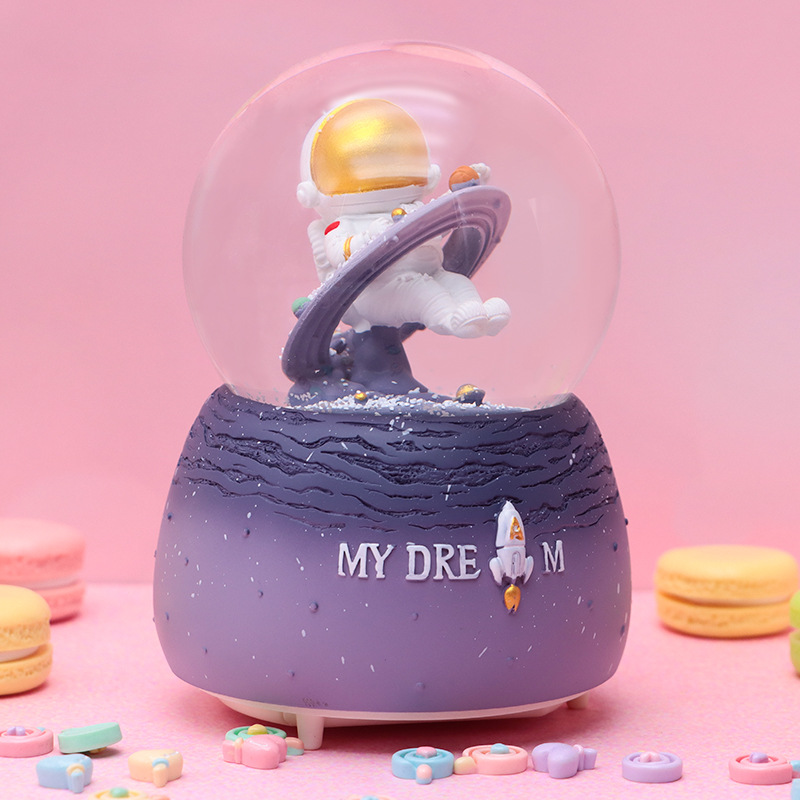 Linda campana tren azul gordo bola de cristal caja de música para niños y compañeros de clase regalo caja de música de nieve brillante