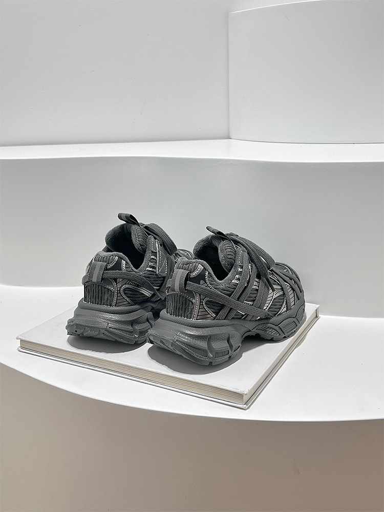 Collection automne-hiver 2025 de la marque tendance pour enfants : baskets Spider-Man à lacets, doublées en polaire, pour papa et fille, style sport parent-enfant._voghion.com