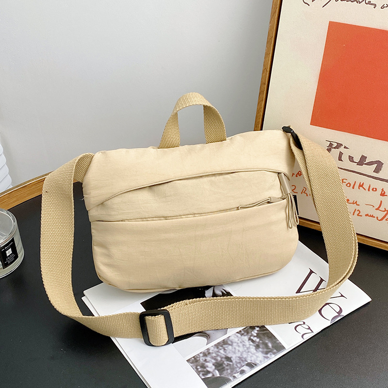 2025 nuevo bolso de nylon inclinado de moda nicho femenino sensación extranjera mochila de pecho de gran capacidad mochila de hombro