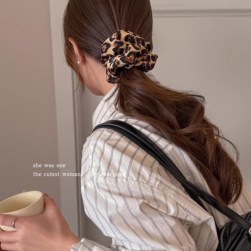 Leopard Print Scrunchie For Women Stylish Elastic Hair Tie_voghion.com