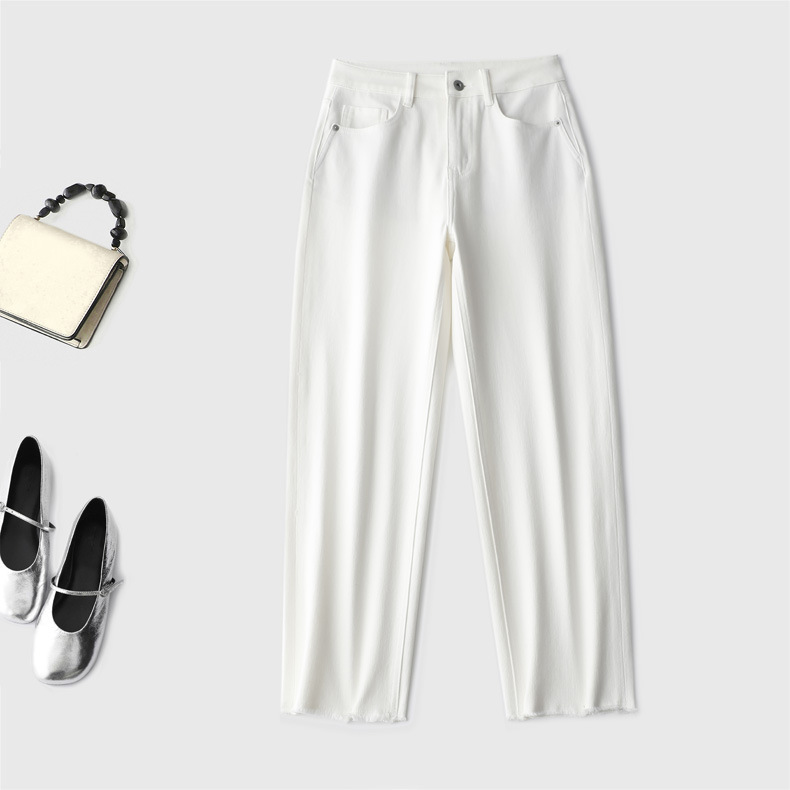 Now that's what you call "effective jeans"! Cropped length with a straight, slightly tapered leg – perfectly designed to flatter even the most imperfect leg shapes