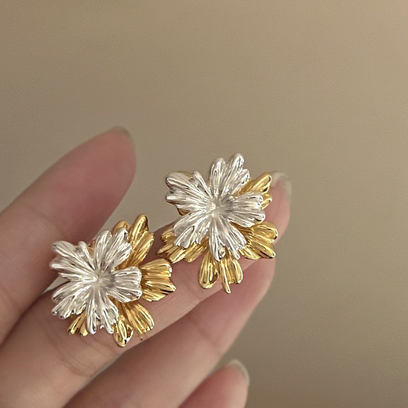 Pendientes de perlas de mariposa de flores retro de oro real, agujas de plata galvanizadas, pendientes de diseño exagerado, pendientes de sentido avanzado de nicho