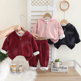五小七童装2025秋冬新款0-4岁女童婴幼儿休闲加厚夹棉保暖两件套