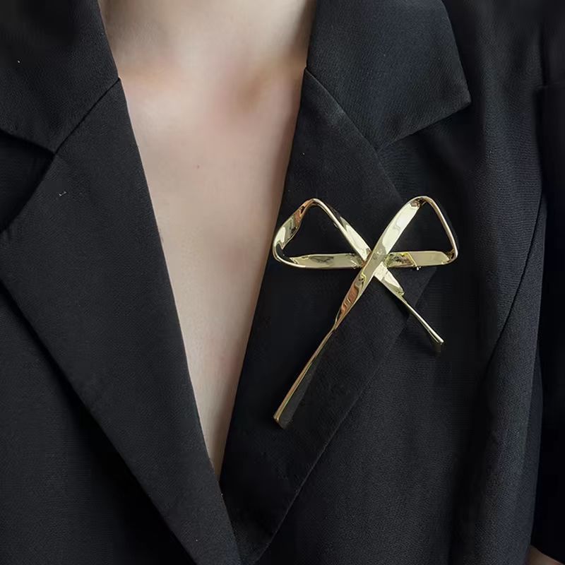 Broche papillon liquide à pompon, légère et luxueuse, style de niche exquis et polyvalent, fleur de poitrine, style doux et frais, personnalité simple_voghion.com