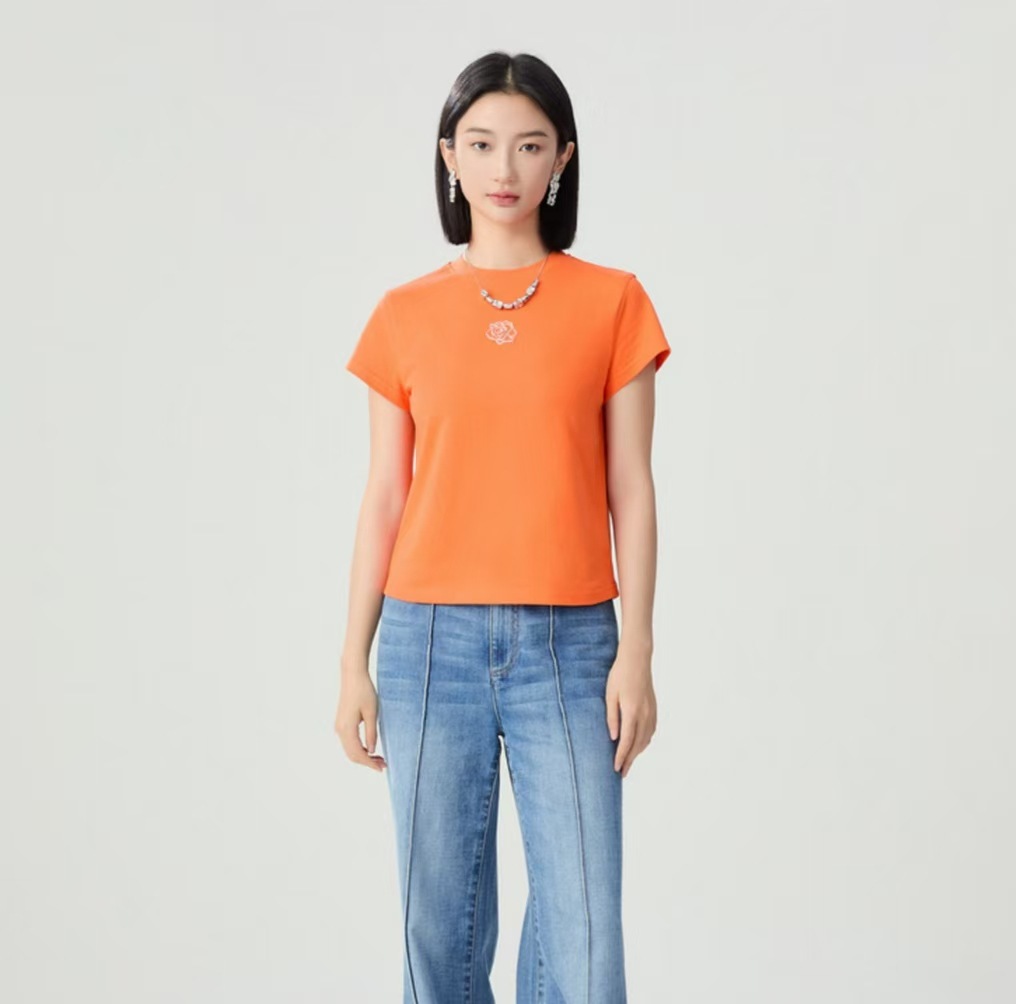 Áo thun nữ cổ tròn cotton thêu hoa hồng tay ngắn — Màu đen ngọt ngào chi tiết 2