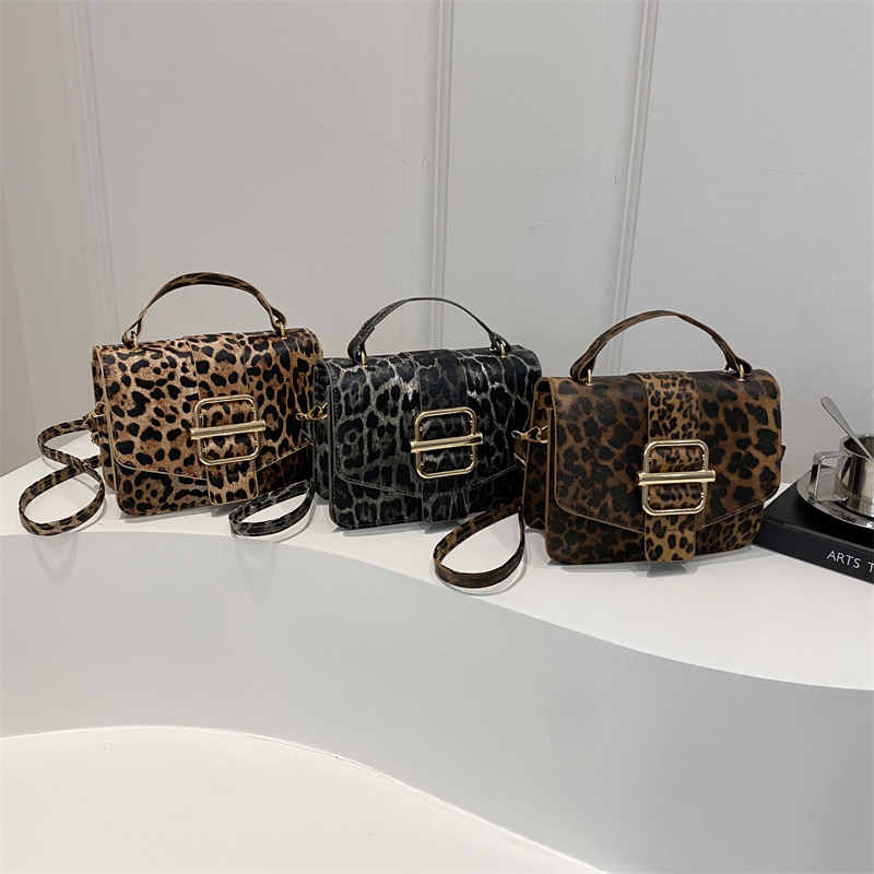 2024 invierno estampado leopardo nueva moda retro brazaletes de hombro pequeño bolso de mujer letras hardware simple