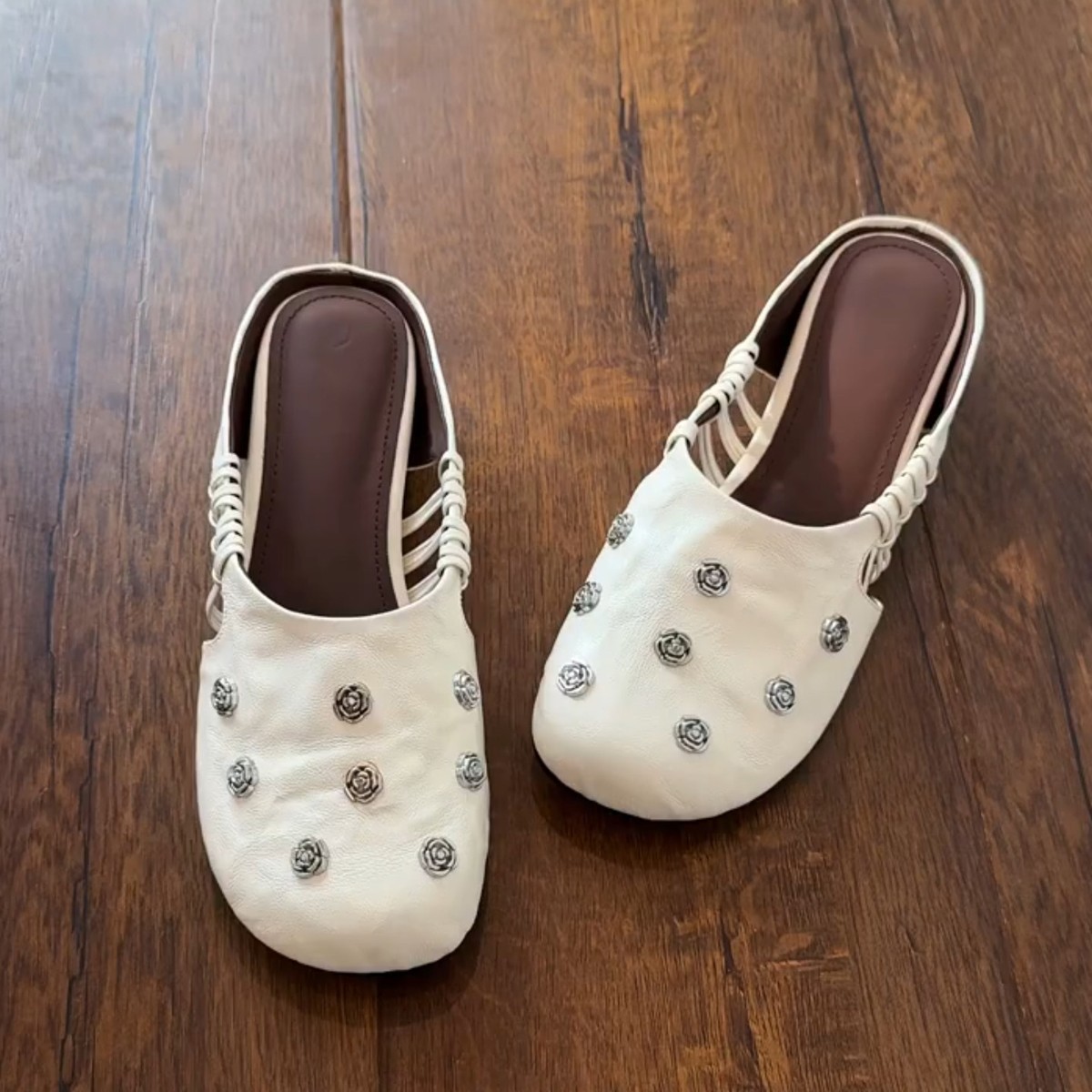 Elegant fashionable mule made of soft leather for leisure