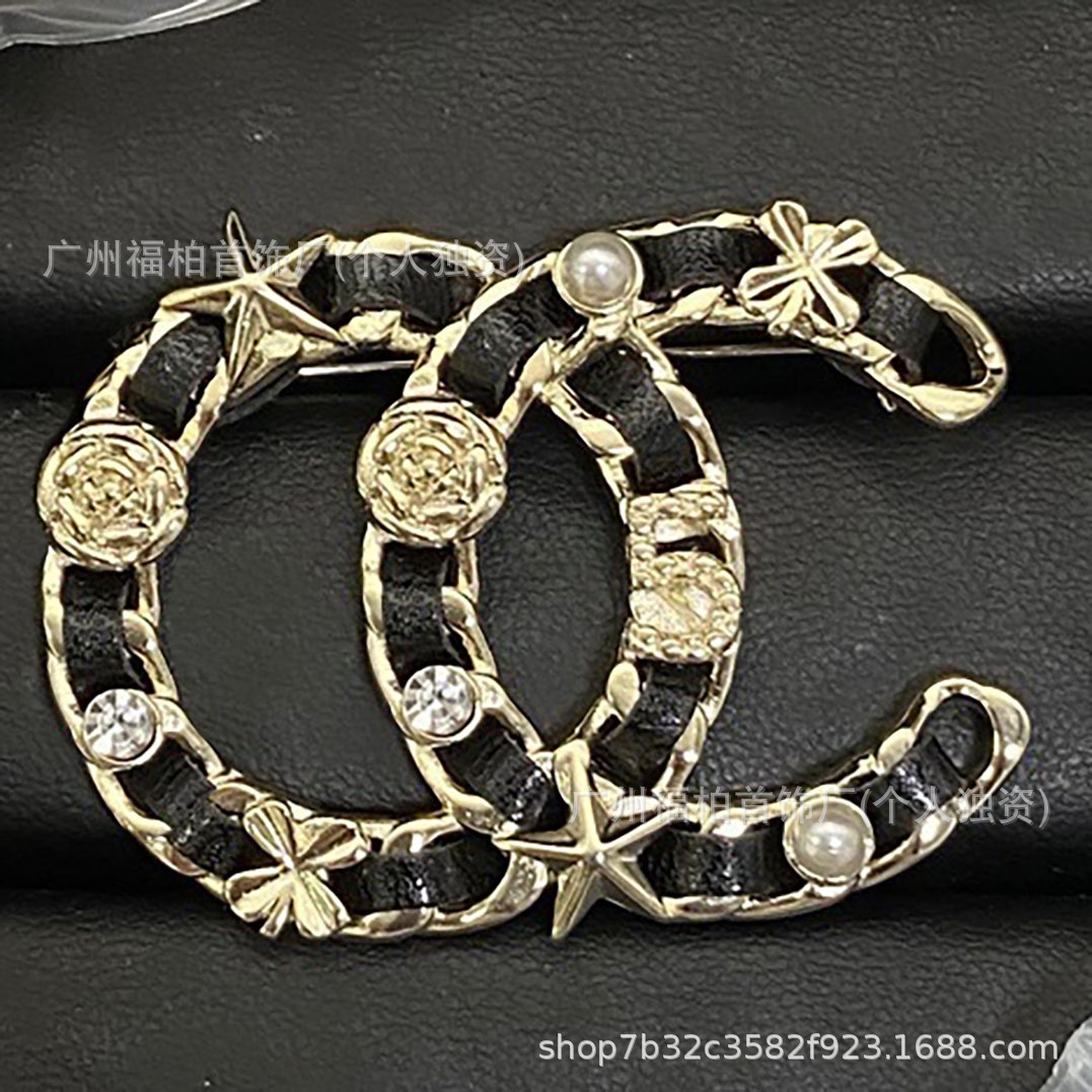 Chanel Double C Fragrance Star Heart Pearl Rhinestone Enamel Brooch Vintage Style High-End Brooch Collection