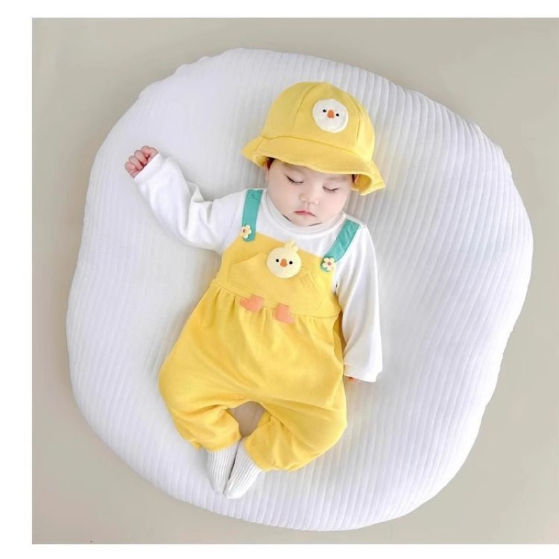 Ropa de una pieza de primavera y otoño para bebés y niños pequeños, pollo lindo, dos piezas falsas, dibujos animados de bebés masculinos y femeninos, traje de gatear con capucha de estilo occidental súper lindo