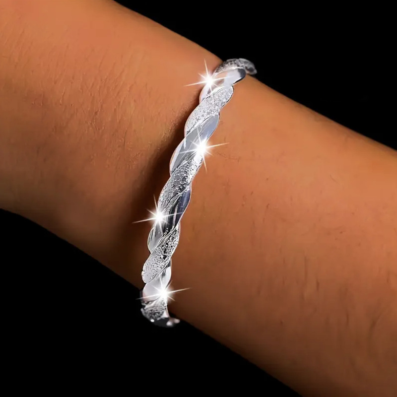 Temu Mobius Strip Silver-Plated Intertwined Bracelet for Women, Fashionable Silver Jewelry, Mother's Day Gift for Girlfriend, Mother's Day Present