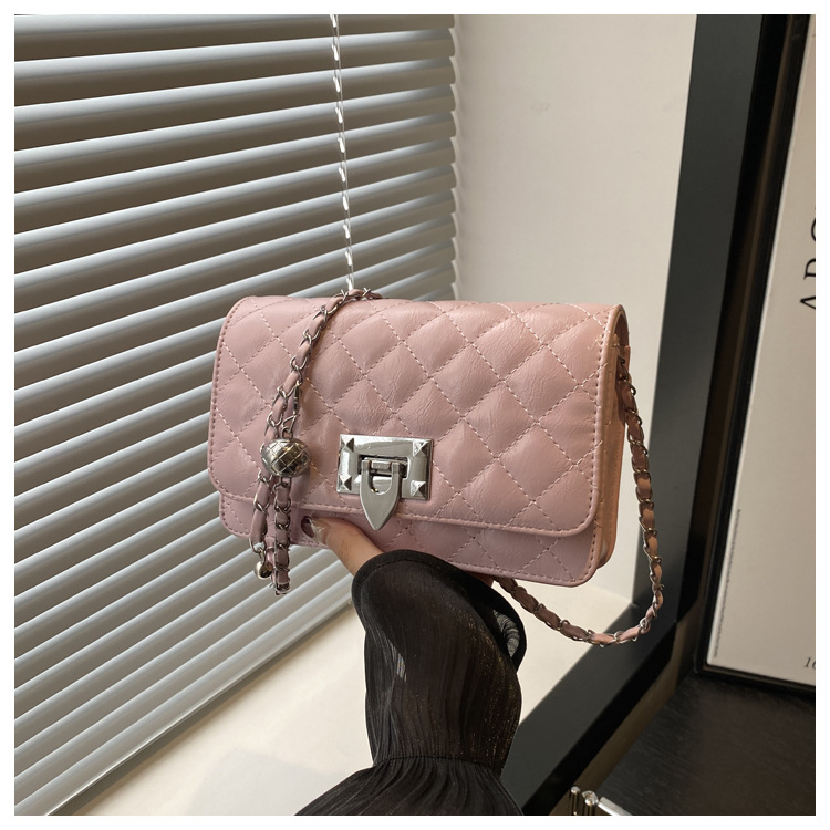 The diamond-patterned embroidered thread fashionable and elegant lock buckle elegant small bag for women's 2024 autumn new style versatile ins crossbody bag for women undefined