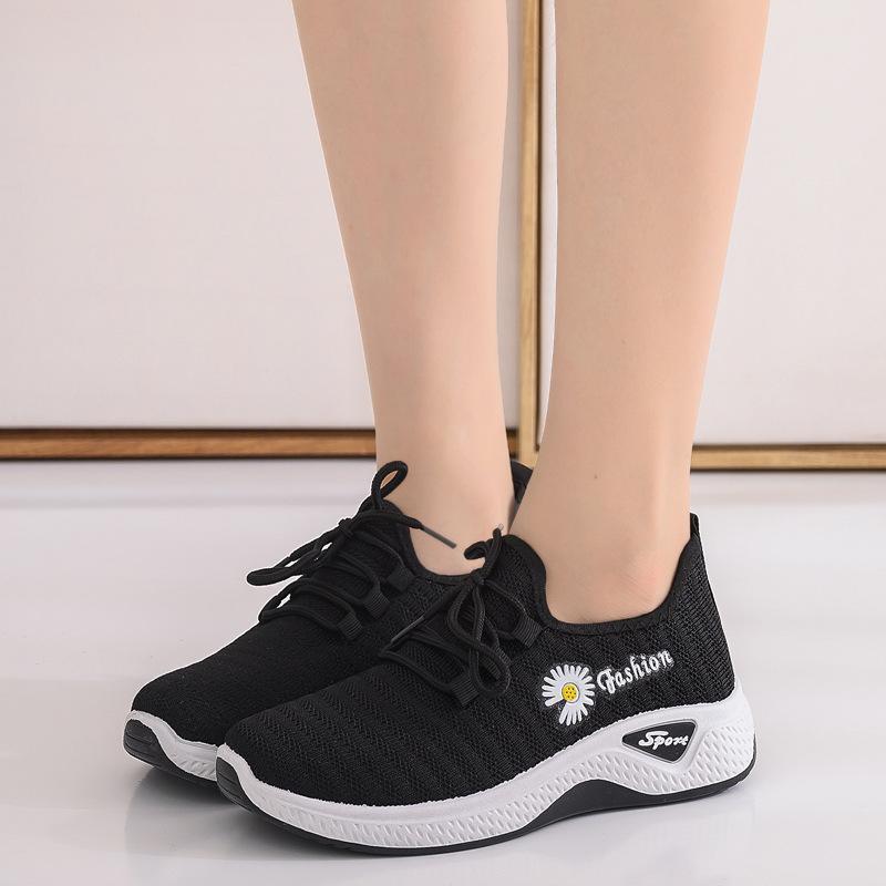 Shoes for Women 2022 New Women's Walking Shoes Casual Breathable Slip-On Cloth Shoes