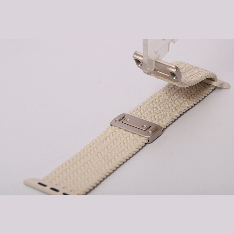 The new Apple Watch strap is a fashionable one-piece magnetic clasp nylon woven iwatch strap details Picture