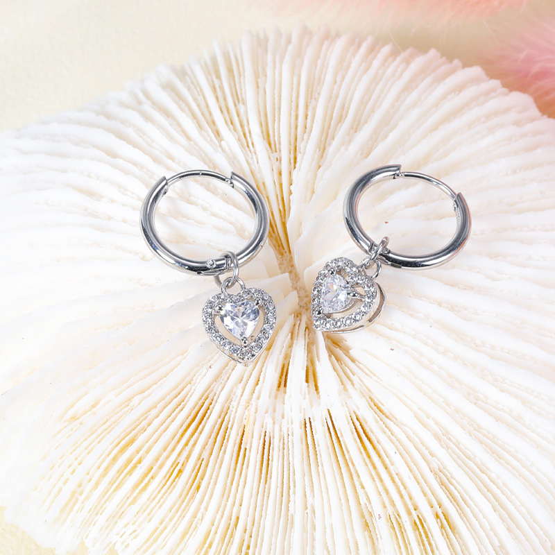 2023 Spring Diamond Stud Earrings Stainless Steel Fashion Ear Bone Stud Titanium Steel Earrings detail image 7