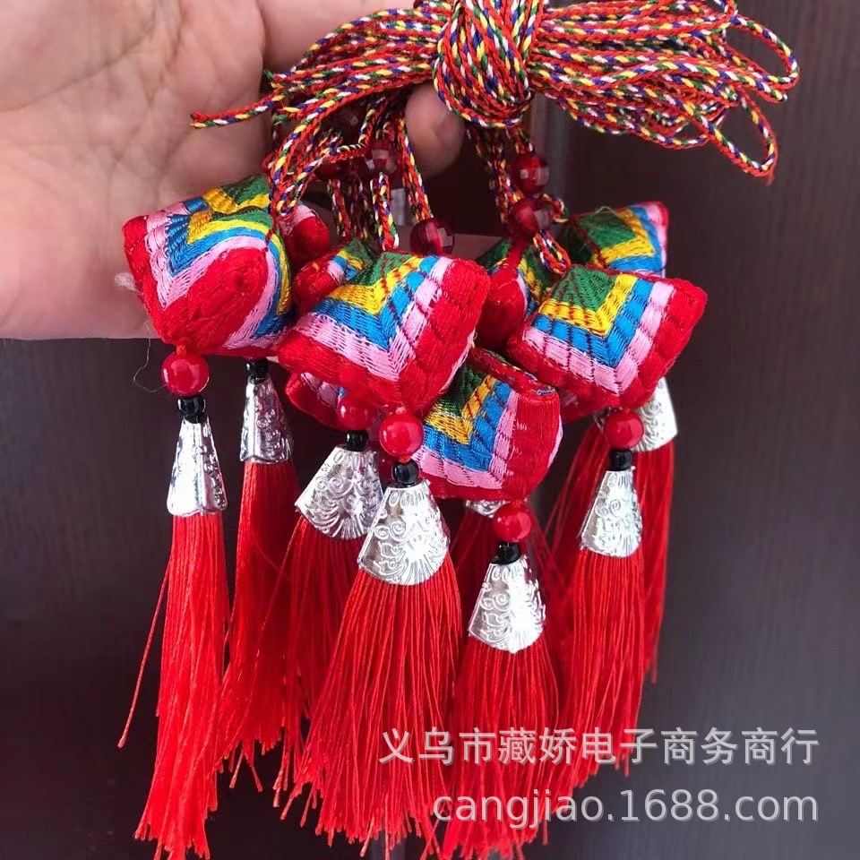 작은 Zongzi 물고기 입 스파이크 목걸이