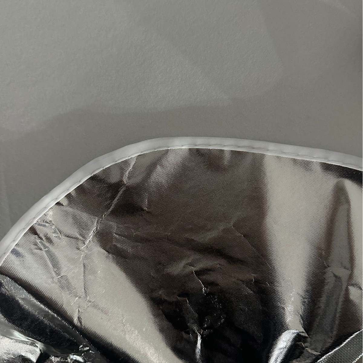 Nuevo automóvil borde de falda de sombra solar aislamiento de protección solar de la película de plantación de acoplamiento solar parabrisas delantero espesamiento de la sombra