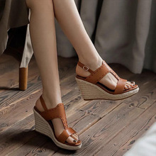 坡跟凉鞋2023夏季新款女鞋复古粗跟高跟时装鞋草编民族风羊皮凉鞋