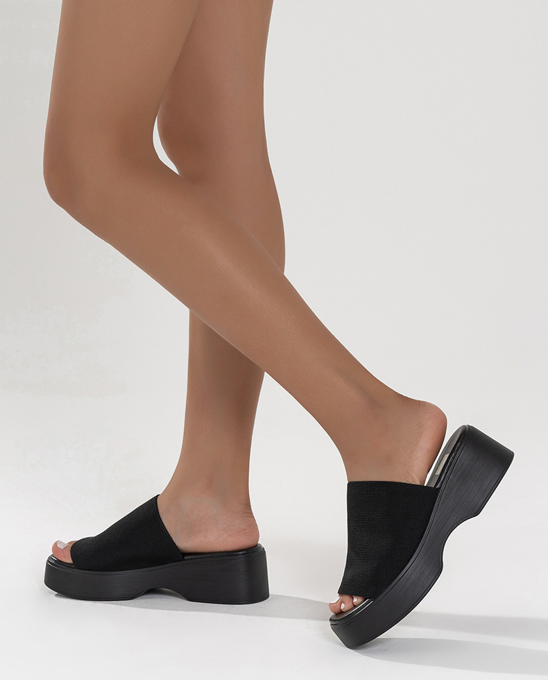 2023 Großhandel Flying Girl Hausschuhe Oberbekleidung Sommermode Lässig Bequem Muffin One Word Mittlerer Absatz Dickbesohlte Sandalen und Hausschuhe_voghion.com