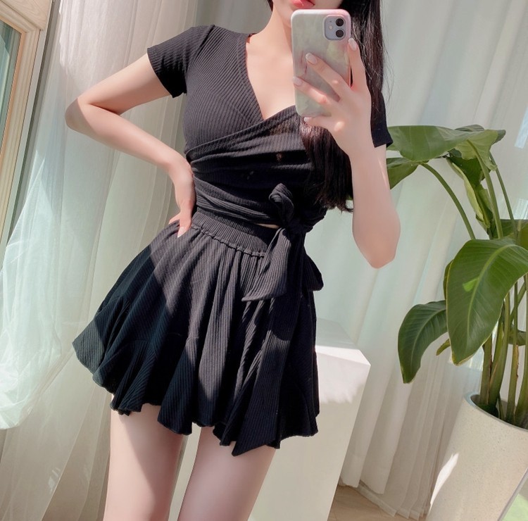 2024 Split Swimsuit Women's New Hot Short Sleeve Belly Covering Slimming Student Conservative Korean Ins Conservative Swimsuit