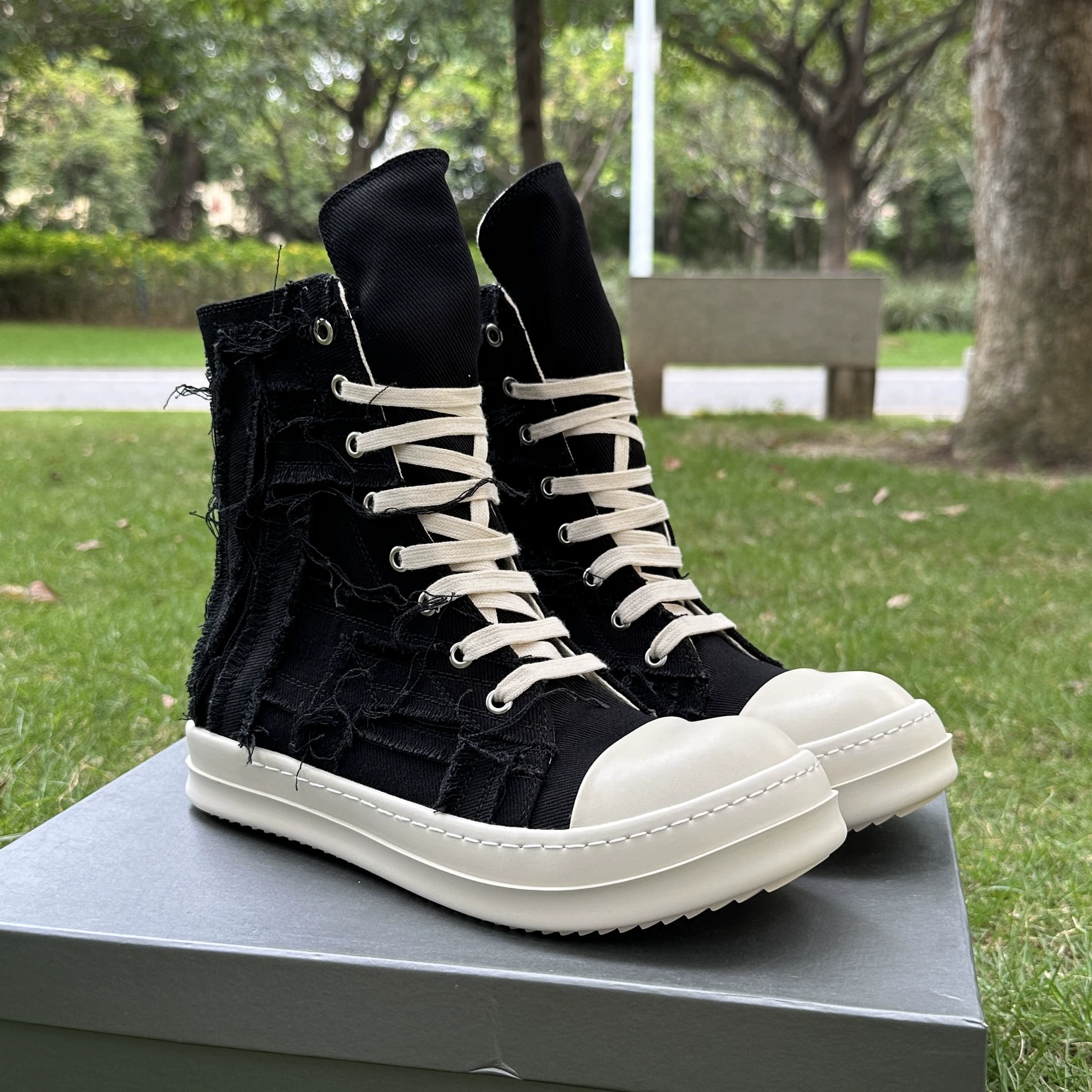 Классические модные кеды, высокие кеды в стиле «бродяга», молочного цвета, износостойкие, дышащие, парные кеды, темные трендовые кеды, стиль для пар.