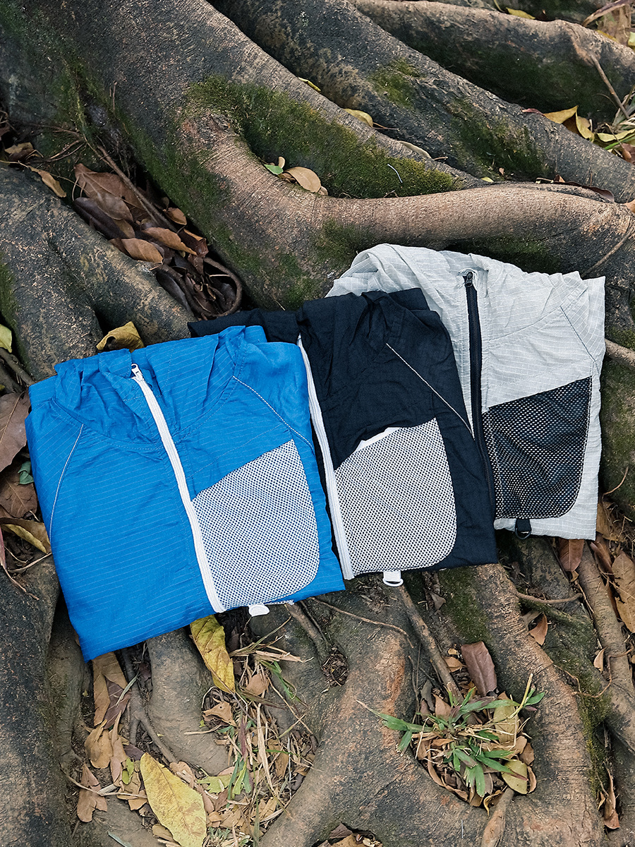 Niños encapuchados abrigo de ropa de protección solar 2026 verano ligero al aire libre chaqueta impermeable para niños chaqueta de niño grande