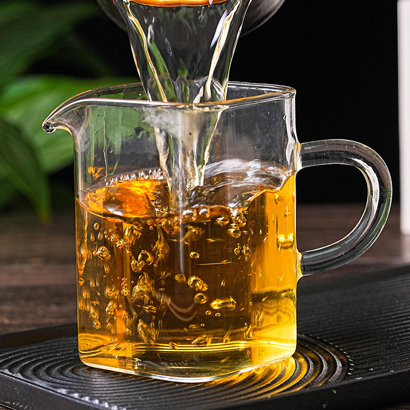 El origen explosivo de Yunnan se suministra directamente al por mayor té Pu 'er té de primavera 100 gramos de pastel Li yiwuman Rosin dulce té blanco