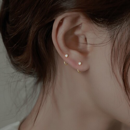 Exquisite, small and simple diamond earrings, female niche daily all-matching commuting earrings, 2025 new style, popular ear bone nails