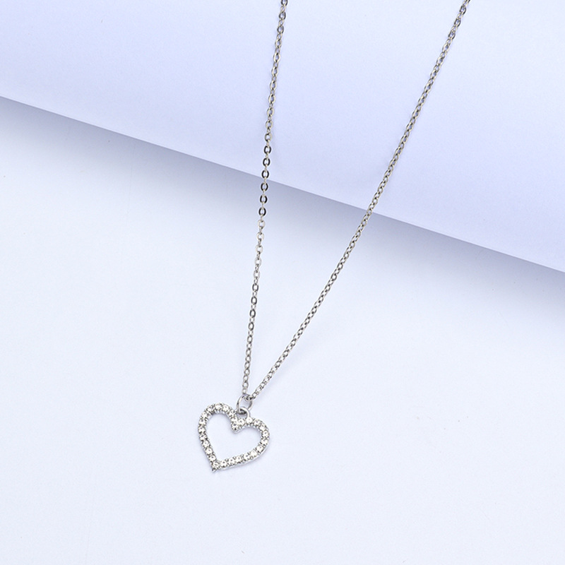 Collier en acier titane pour femme avec pendentif diamant_voghion.com