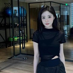 ヨガ服女性のための新しい 2025 夏通気性ヨガフィットネスウェアラブルメッシュファッション半袖女性卸売