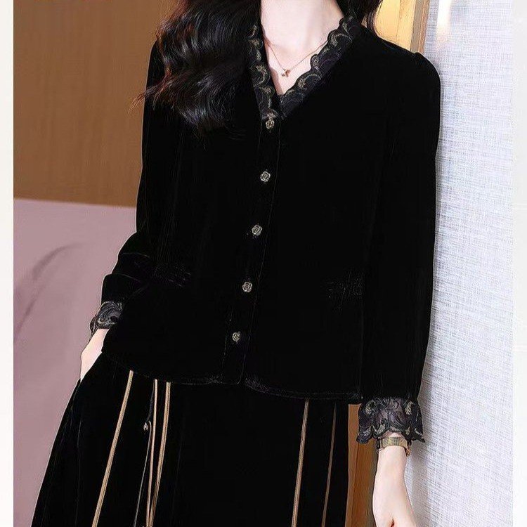 Dropshipping 2025 Autumn New Fashion Versatile Commuter Age-Reducing French Style Embroidered Lace Velvet Top
