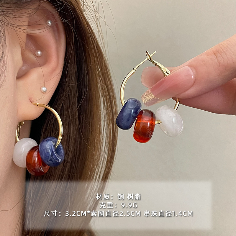 2025 nuevo estilo verano de moda anillo plateado círculo negro círculo fino temperamento europeo y americano aretes dorados de todo fósforo