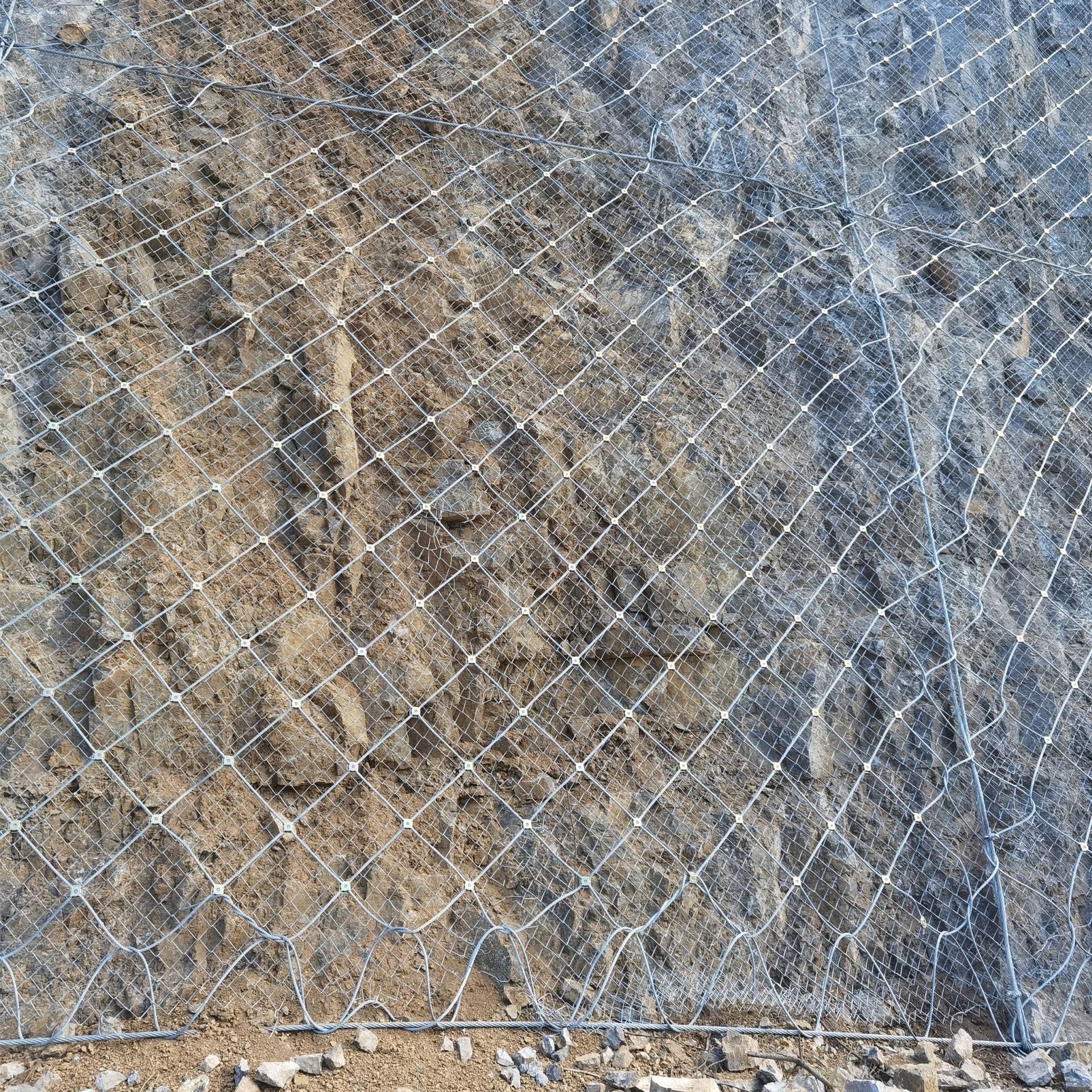 边坡镀锌钢丝绳拦石网固土绿化GPS2主动被动防护网柔性被动环形网