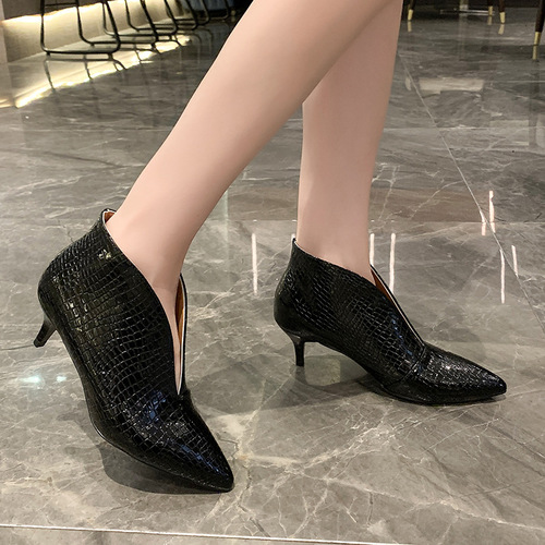 Women's Retro Black Slip-on Pointed-toe Heels with Fine Heels, Fashionable Women's Shoes, Bare Boots for Spring and Autumn Large Sizes