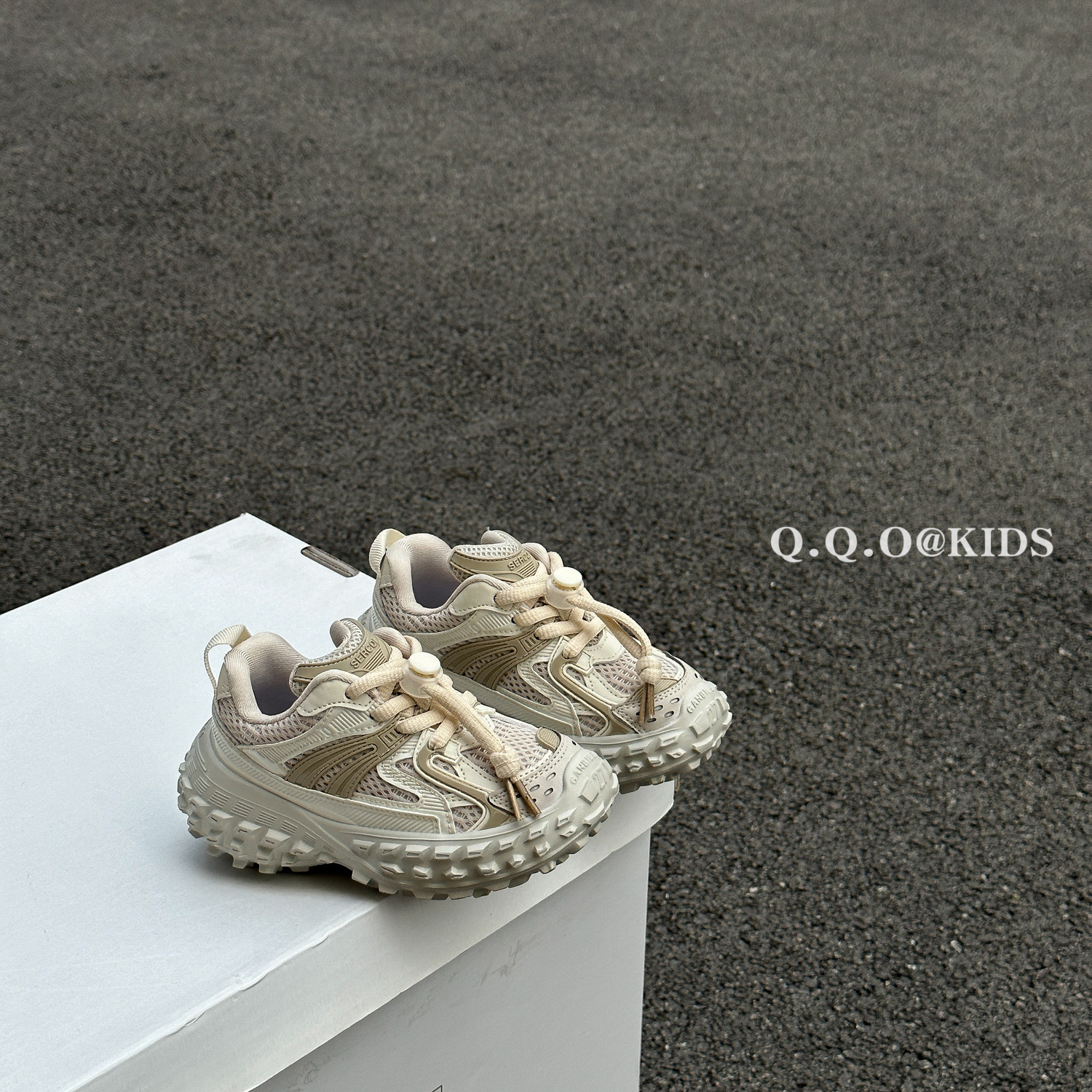 QQO Kinderschoenen 2023 Herfst Nieuwe Jongens Mode Tucker Tire Schoenen Antislip Sportschoenen Meisjes Papa schoenen_voghion.com